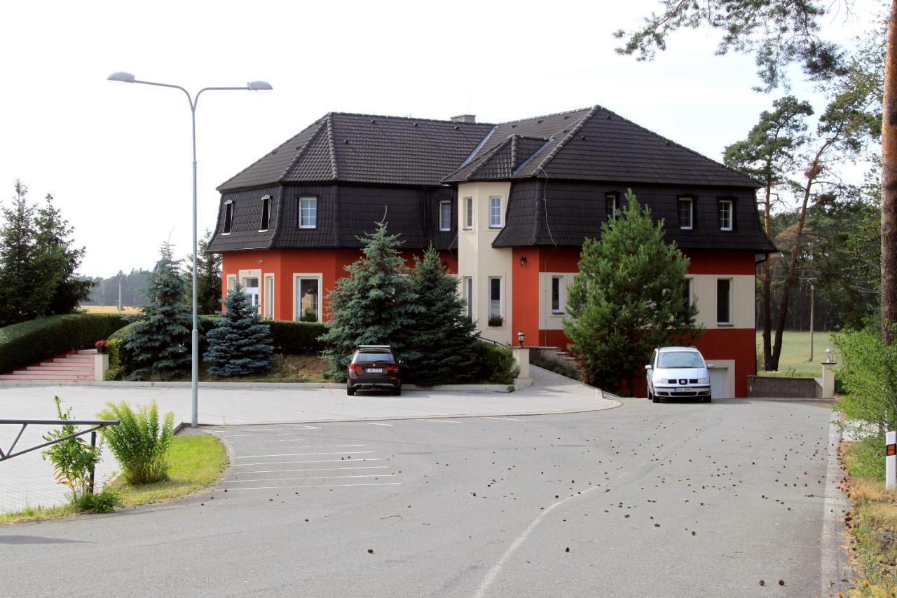 Penzion V Zalesi Mlada Boleslav Exterior photo